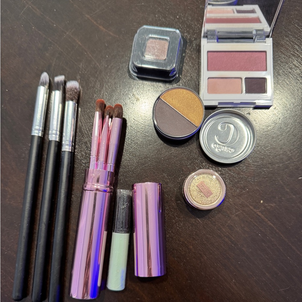 FREE with purchase of $20 or more. Makeup brush and shadow bundle